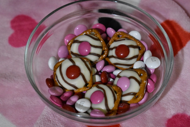 valentines day pretzel bites