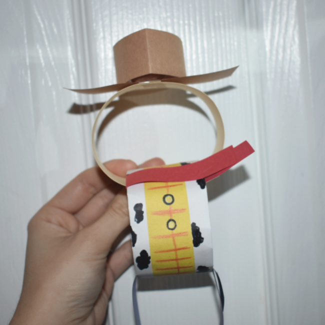 Woody from Toy Story chain link countdown to Disney