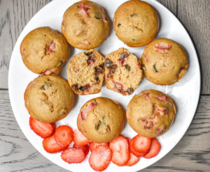 strawberry chocolate chip muffins